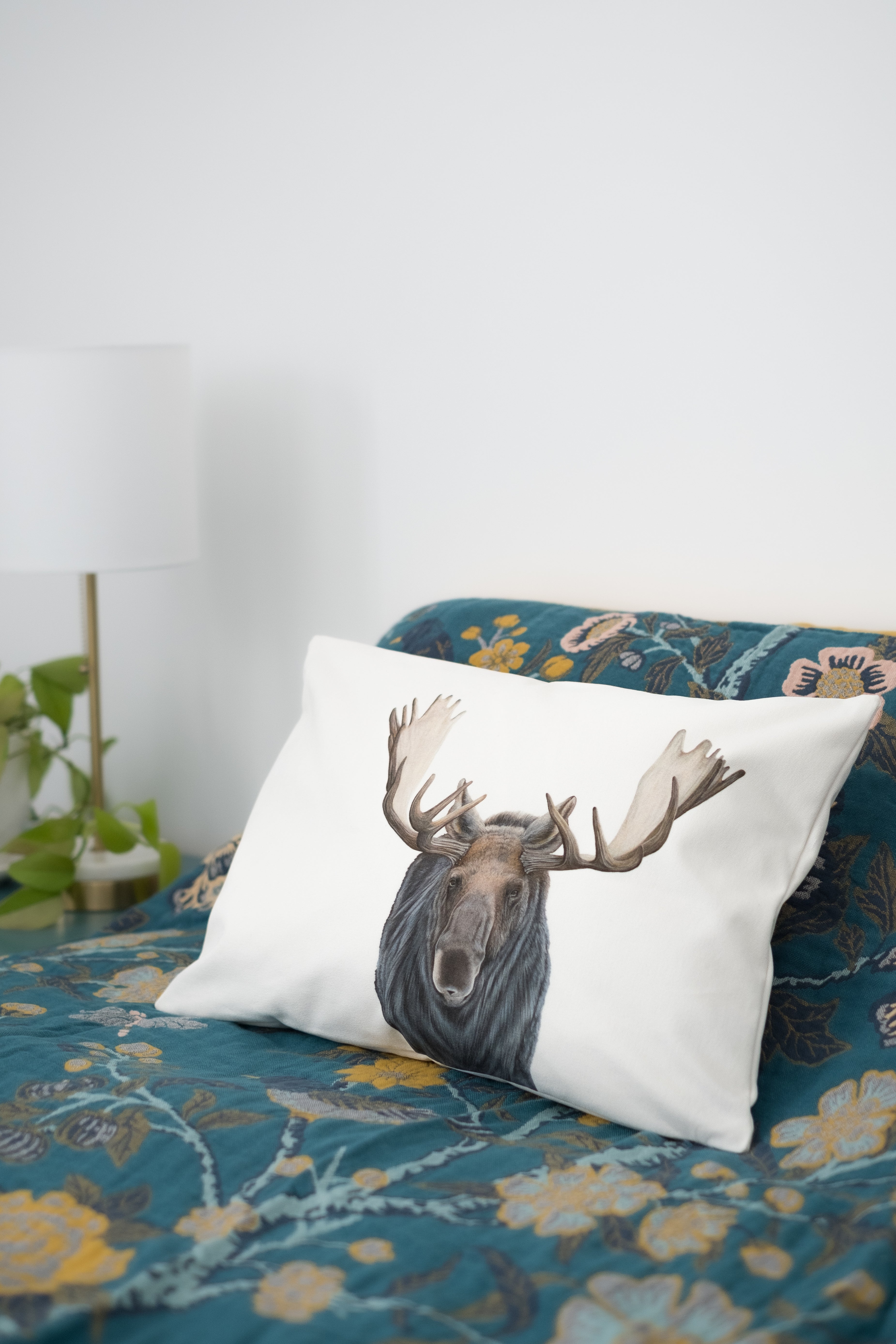 Pillow Case 20" x 14" Cotton Canvas  - "Wanderer" Bull Moose